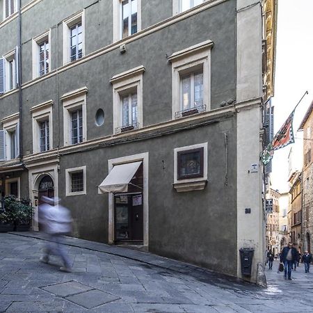 Residenza D'Epoca Le Aquile Bed & Breakfast Siena Bagian luar foto