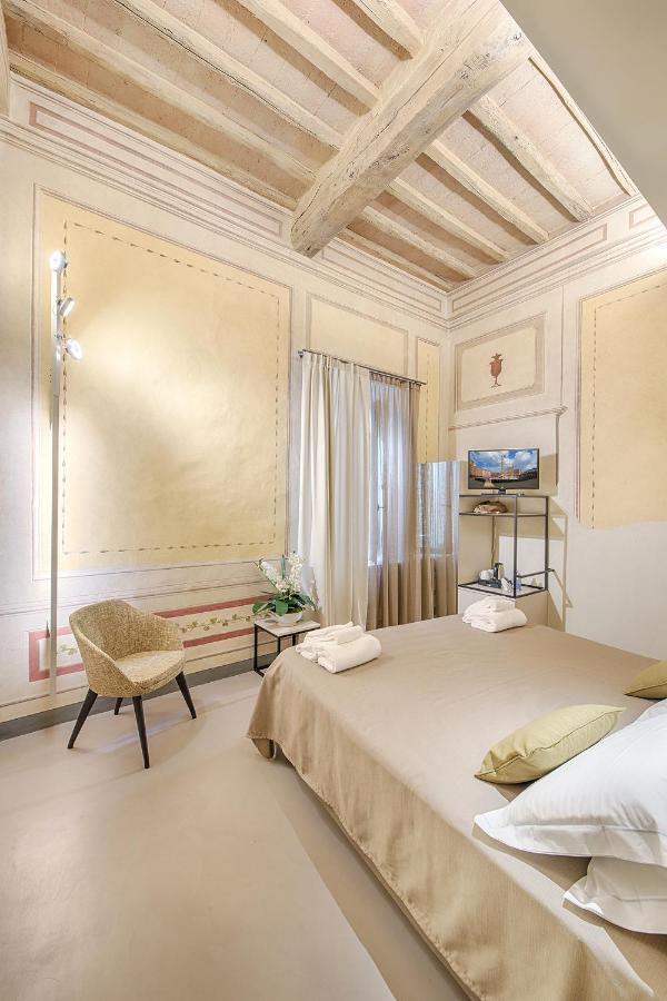 Residenza D'Epoca Le Aquile Bed & Breakfast Siena Bagian luar foto