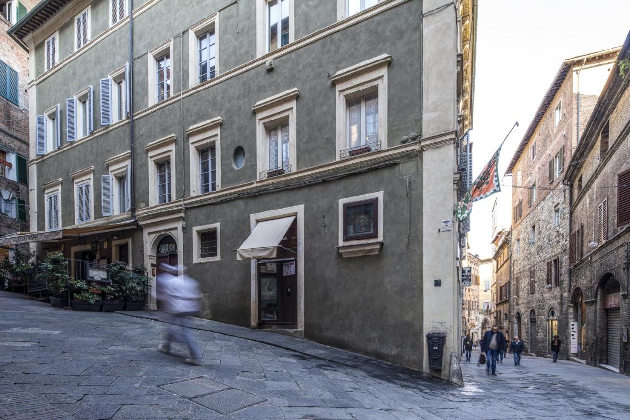 Residenza D'Epoca Le Aquile Bed & Breakfast Siena Bagian luar foto